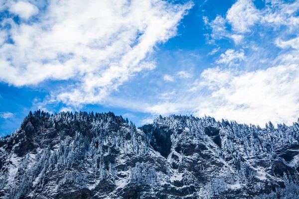 Krásná Zimní krajina v horách. Horská oblast v Alpách — Stock fotografie