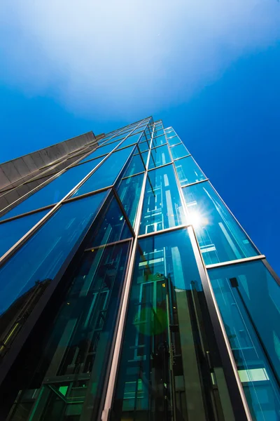 Siluetas de cristal modernas de rascacielos. Edificio de negocios — Foto de Stock