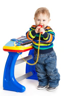 küçük çocuk ve klavye