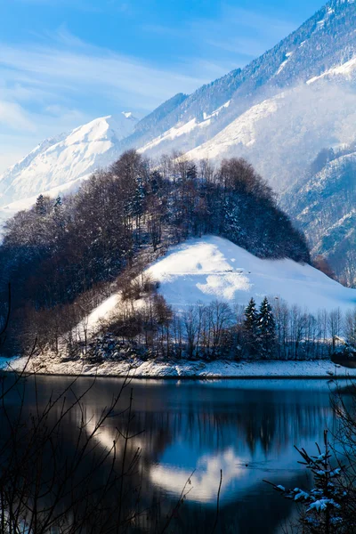 İsviçre Alplerinde kış.