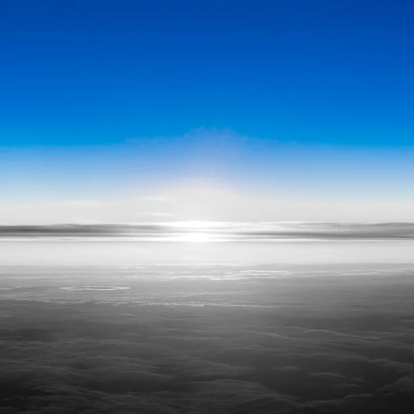 飛行機の窓から 10 000 キロの雲の高さ — ストック写真