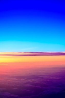 Yüksekliği 10 000 km. dramatik günbatımı Sunset.