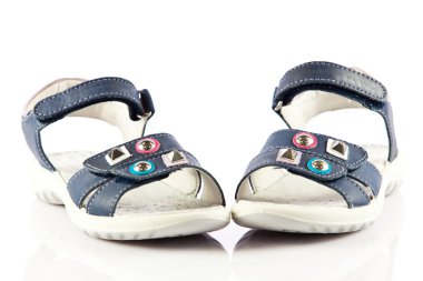 Beyaz arkaplanda izole çocuk ayakkabıları.