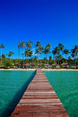 tropikal tatil köyü