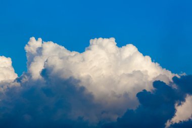 Fondo de cielo-nubes