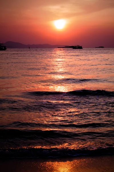 Solnedgång båt i thailand — Stockfoto