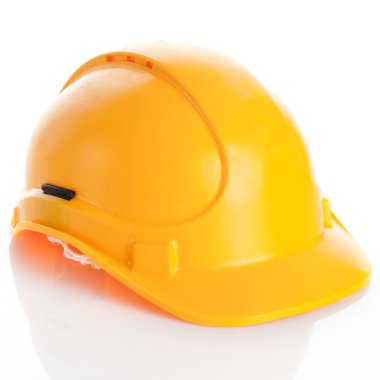 beyaz zemin üzerine sarı güvenlik kask. w izole zor şapka