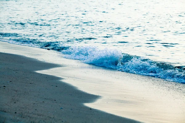 Sandstrand och våg — Stockfoto