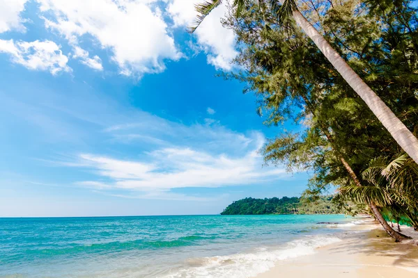Spiaggia tropicale in Thailandia. — Foto Stock