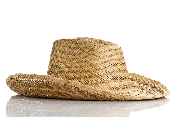 흰색 배경에 고립 된 밀 짚 모자 — 스톡 사진