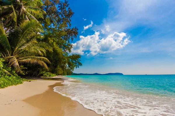 Spiaggia tropicale in Thailandia. — Foto Stock