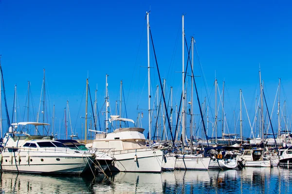 Iates e barcos — Fotografia de Stock