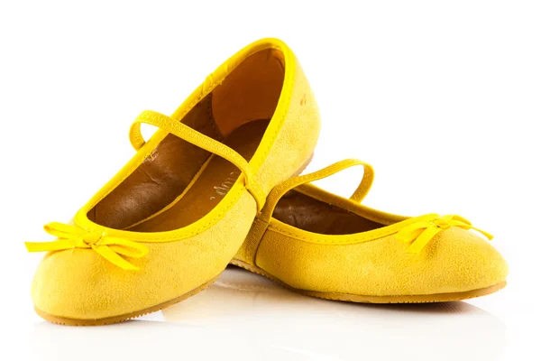 Zapatos de niña aislados en blanco . — Foto de Stock