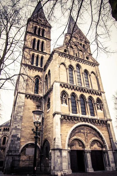 Vieille église dans le style grunge-vintage. Vintage regardant — Photo