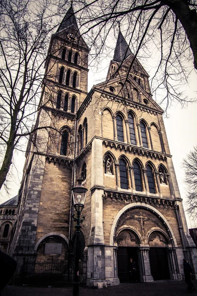 Vieille église dans le style grunge-vintage. Vintage regardant — Photo