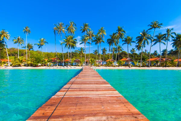 Boardwalk on beach — Stock Photo, Image