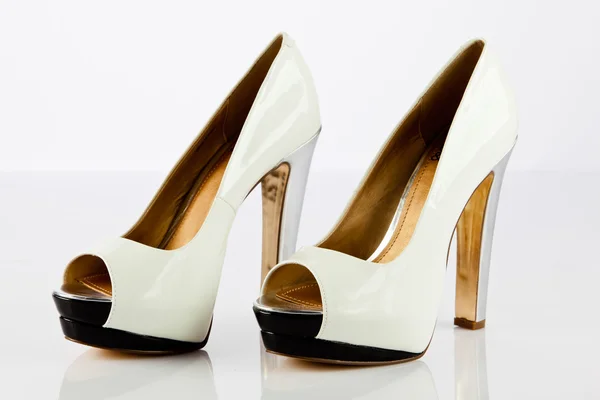 Sapatos de mulher isolados em branco. Sapatos de mulher agradável — Fotografia de Stock