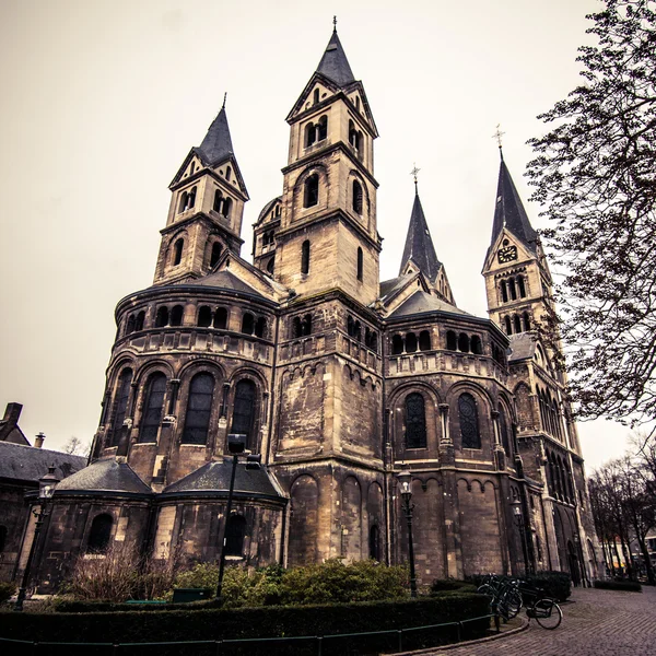 Alte Kirche im Grunge-Vintage-Stil. Vintage-Look — Stockfoto