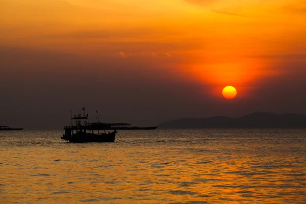 Silhouette of Fishing Boat — Stock Photo, Image