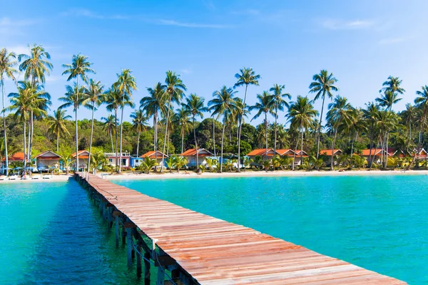 Boardwalk on beach. — Stock Photo, Image