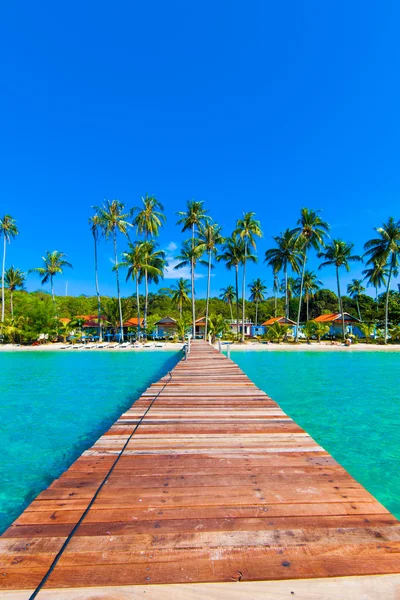 Boardwalk on beach — Stock Photo, Image