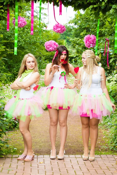 Young female friends — Stock Photo, Image