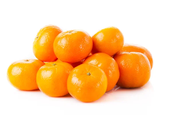 Reife saftige Mandarine auf weißem Hintergrund. Clementine Mandarine — Stockfoto