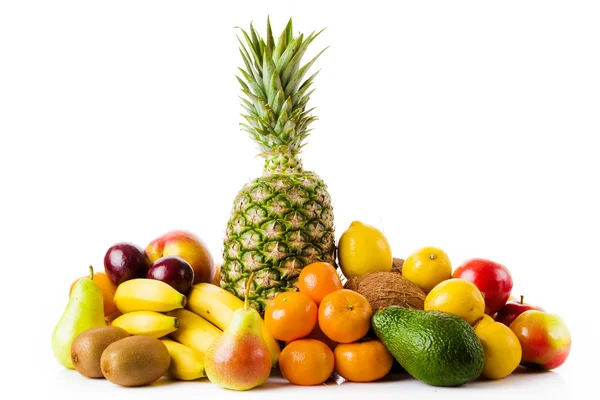 Frutas frescas isoladas em branco. Conjunto de diferentes frutas frescas — Fotografia de Stock