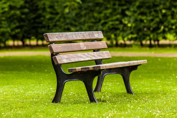 Banc sur le parc — Photo