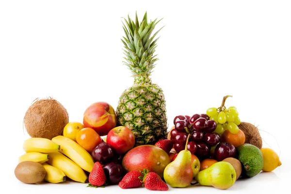 Frutta fresca isolata su un bianco. Set di frutta fresca diversa — Foto Stock
