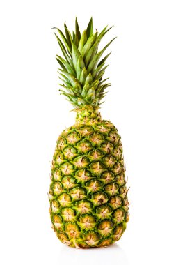 Beyaz bir arka plan üzerinde izole taze ananas.