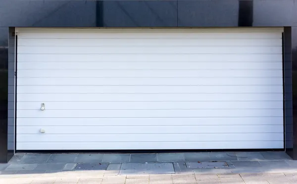 Porta da garagem — Fotografia de Stock