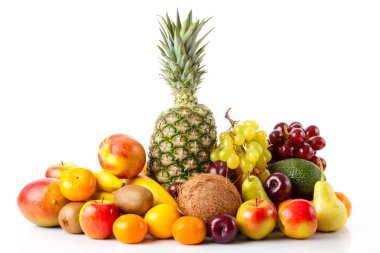 egzotik meyveler üzerinde beyaz izole 