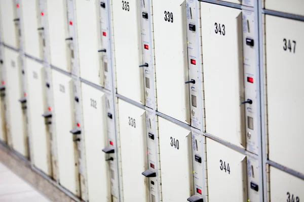 Lockers cabinets in a locker room. lockers at a railway station — Stock Photo, Image