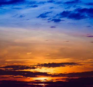Sunrise bulutlu. günbatımı gökyüzü arka plan 