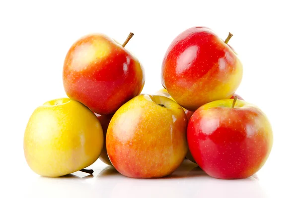 Jablka nad bílým pozadím — Stock fotografie