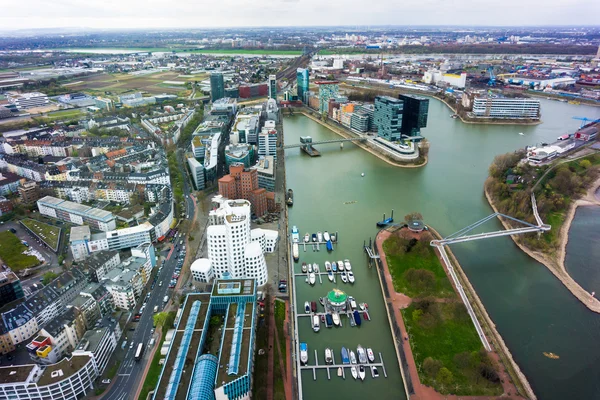 Groothoek foto van rivier de Rijn, Düsseldorf. gezien vanuit de televisietoren — Stockfoto