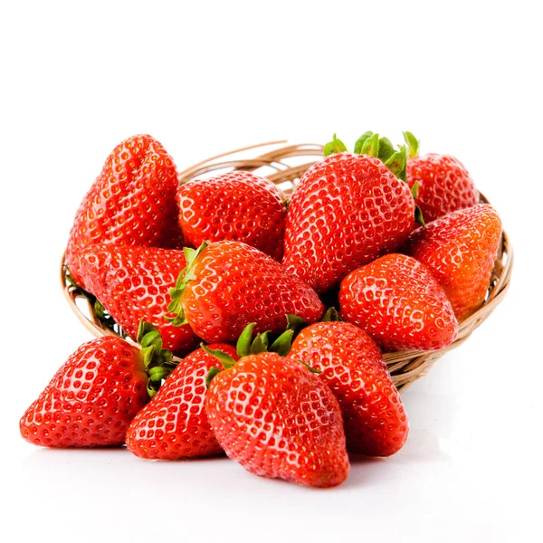 Φράουλες σε λευκό φόντο. — Φωτογραφία Αρχείου