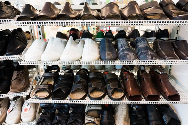 Schoenen in winkel — Stockfoto