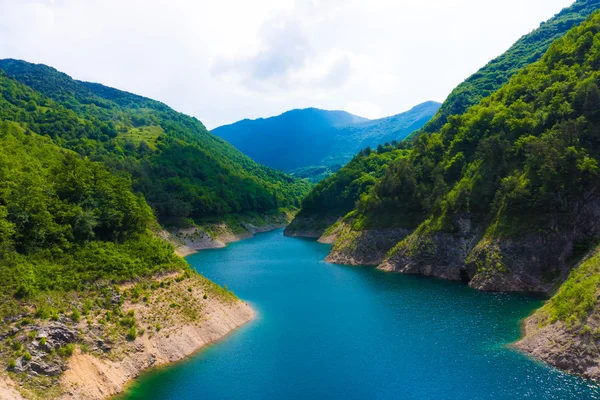 Hegyi tó — Stock Fotó