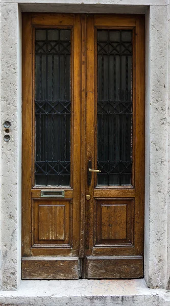 Kahverengi kapı — Stok fotoğraf