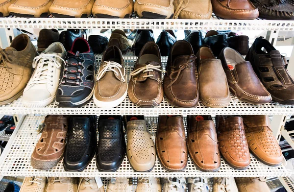 Chaussures dans la boutique — Photo