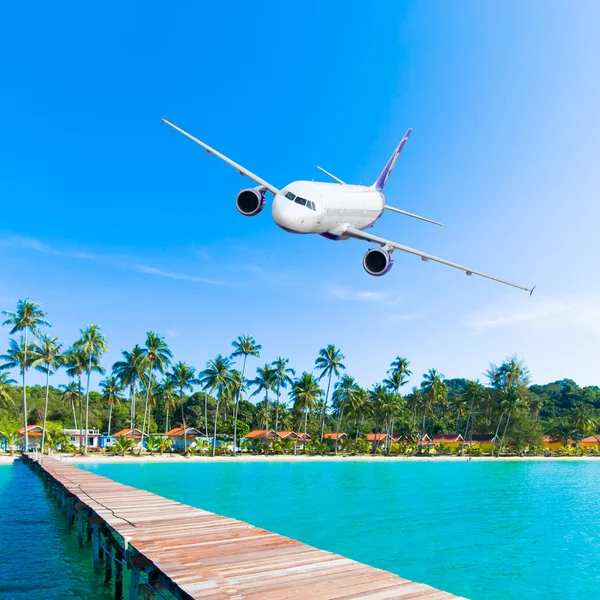 Passagiersvliegtuig vliegen — Stockfoto
