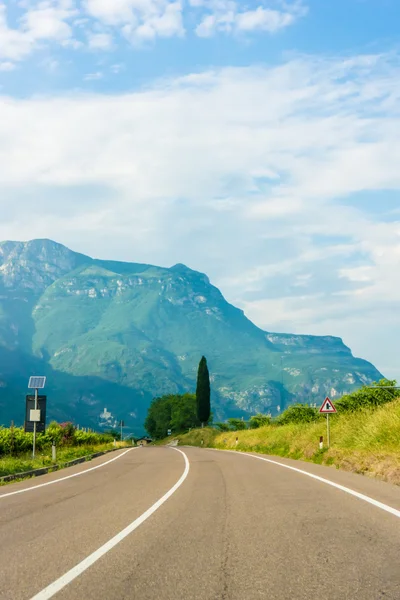 Camino del Asfalto. camino de montaña — Foto de Stock