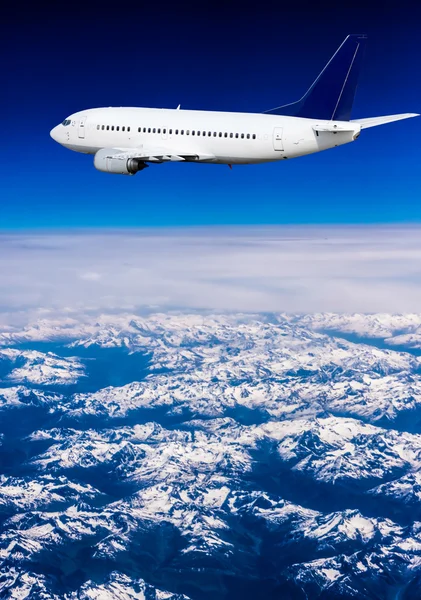 Flugzeug über Wolken — Stockfoto