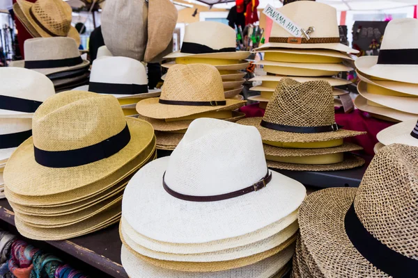 Handgemaakte panama hoeden voor verkoop — Stockfoto