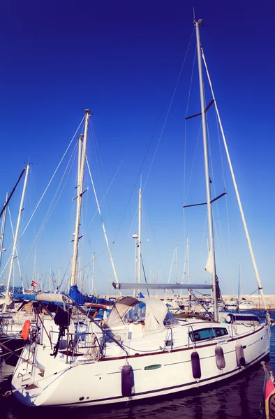 Bahía de mar con yates — Foto de Stock