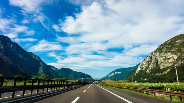 Dağ yolu — Stok fotoğraf