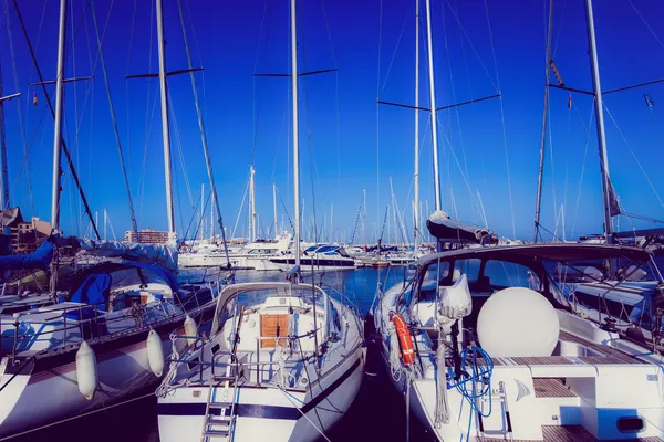 Bahía de mar con yates — Foto de Stock