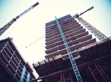 Vinç ve bina inşaat